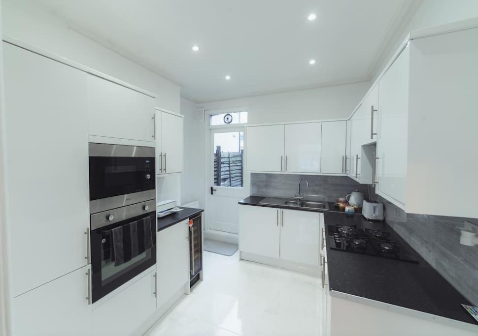 1 Bed - Wifi - Pet Friendly - Harrow Appartement Buitenkant foto